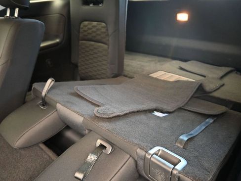 Used 2025 Nissan Pathfinder SV FWD image 16