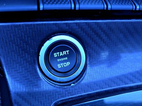 Used 2016 Jaguar F-TYPE R image 34