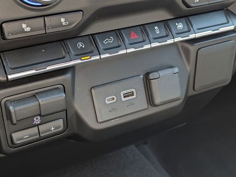 Used 2021 Chevrolet Silverado 1500 LT AWD/4WD image 42
