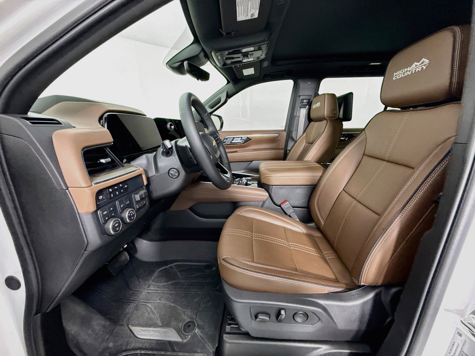 Used 2025 Chevrolet Suburban High Country AWD/4WD image 22