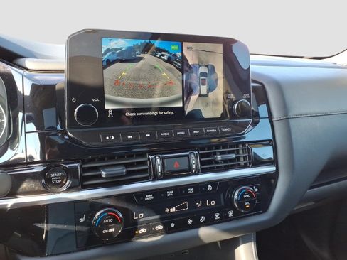 Used 2025 Nissan Pathfinder SL w/ SL Premium Package AWD/4WD image 23