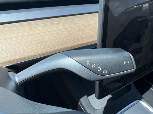 Used 2022 Tesla Model Y Long Range AWD/4WD image 26