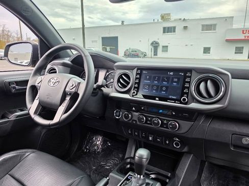 Used 2022 Toyota Tacoma TRD Off-Road w/ TRD Premium Off Road Package image 13