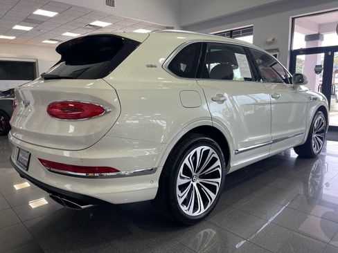 Used 2022 Bentley Bentayga AWD/4WD image 5