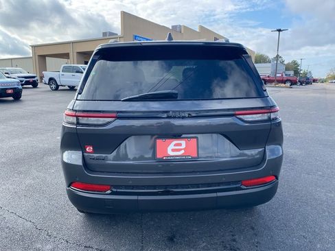 New 2025 Jeep Grand Cherokee Altitude image 6