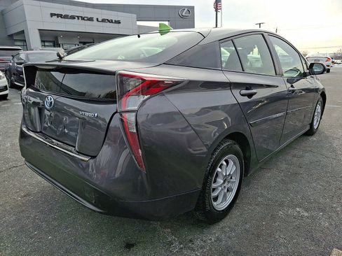 Used 2016 Toyota Prius Four image 4