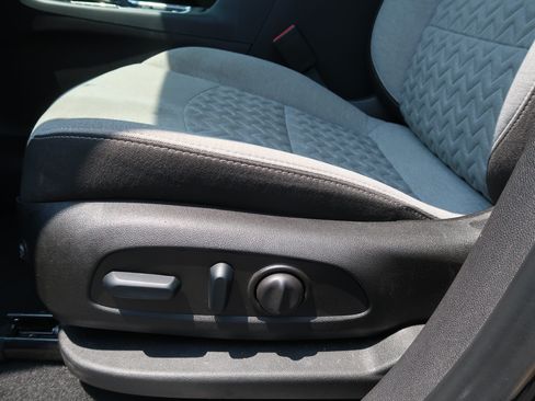 Used 2023 Chevrolet Equinox LS w/ LS Convenience Package FWD image 16