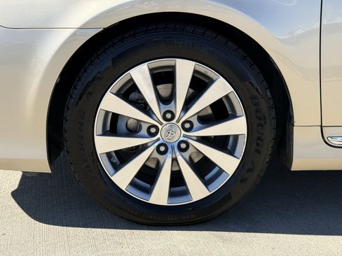 Used 2011 Toyota Avalon Limited image 12
