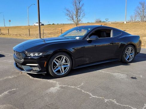 Used 2024 Ford Mustang Coupe image 3