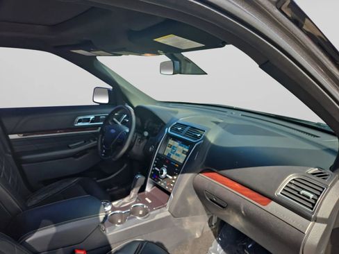 Used 2019 Ford Explorer Platinum AWD/4WD image 36