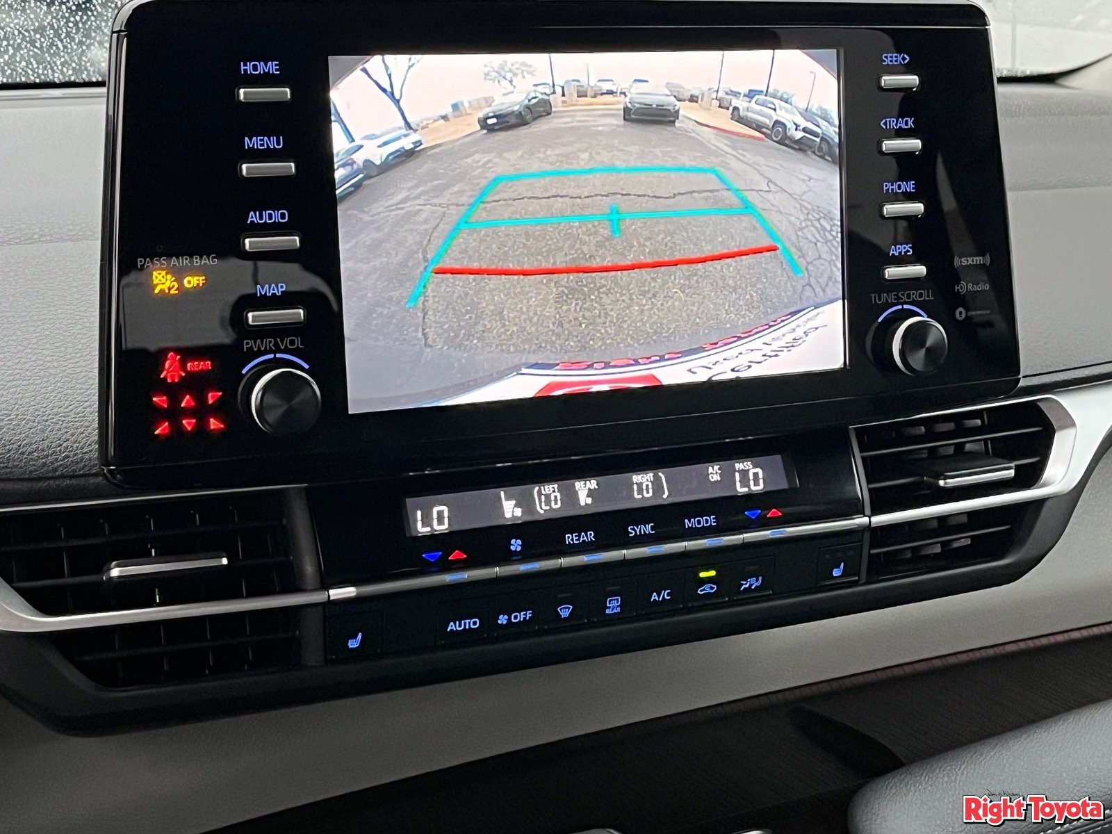 Certified 2024 Toyota Sienna XLE FWD image 29