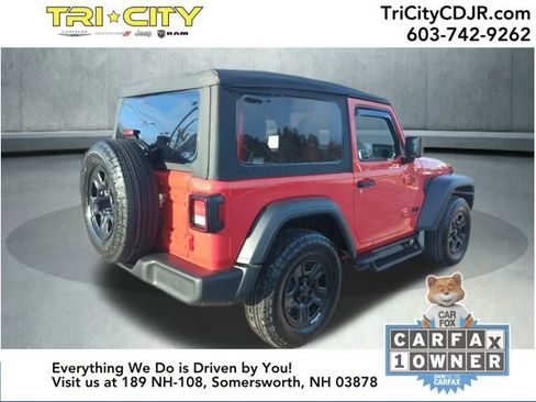 Used 2025 Jeep Wrangler Sport image 5
