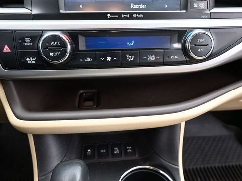 Used 2017 Toyota Highlander XLE image 31