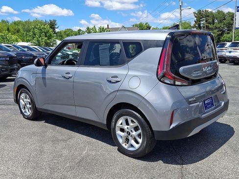 Used 2023 Kia Soul LX w/ Option Group 015 FWD image 4