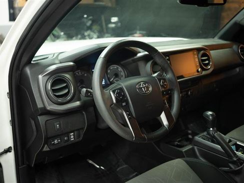 Used 2023 Toyota Tacoma TRD Off-Road w/ Technology Package AWD/4WD image 8