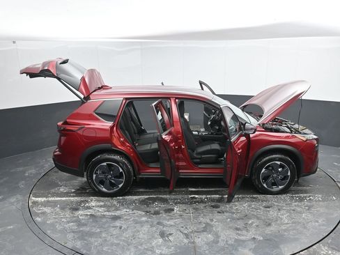 Used 2024 Nissan Rogue SV image 57