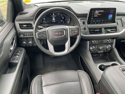 Used 2024 GMC Yukon XL SLT w/ SLT Luxury Package AWD/4WD image 6