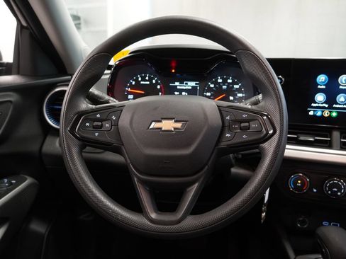 Used 2024 Chevrolet Trax LS w/ LS Convenience Package FWD image 17