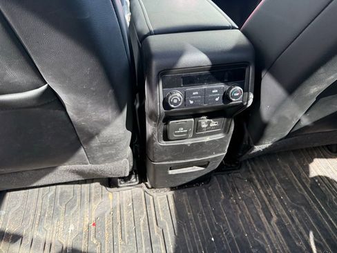 Used 2022 GMC Acadia Denali w/ Denali Technology Package image 4