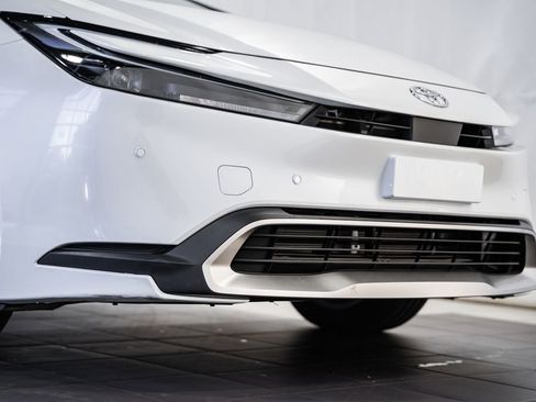 Used 2024 Toyota Prius Prime SE image 11