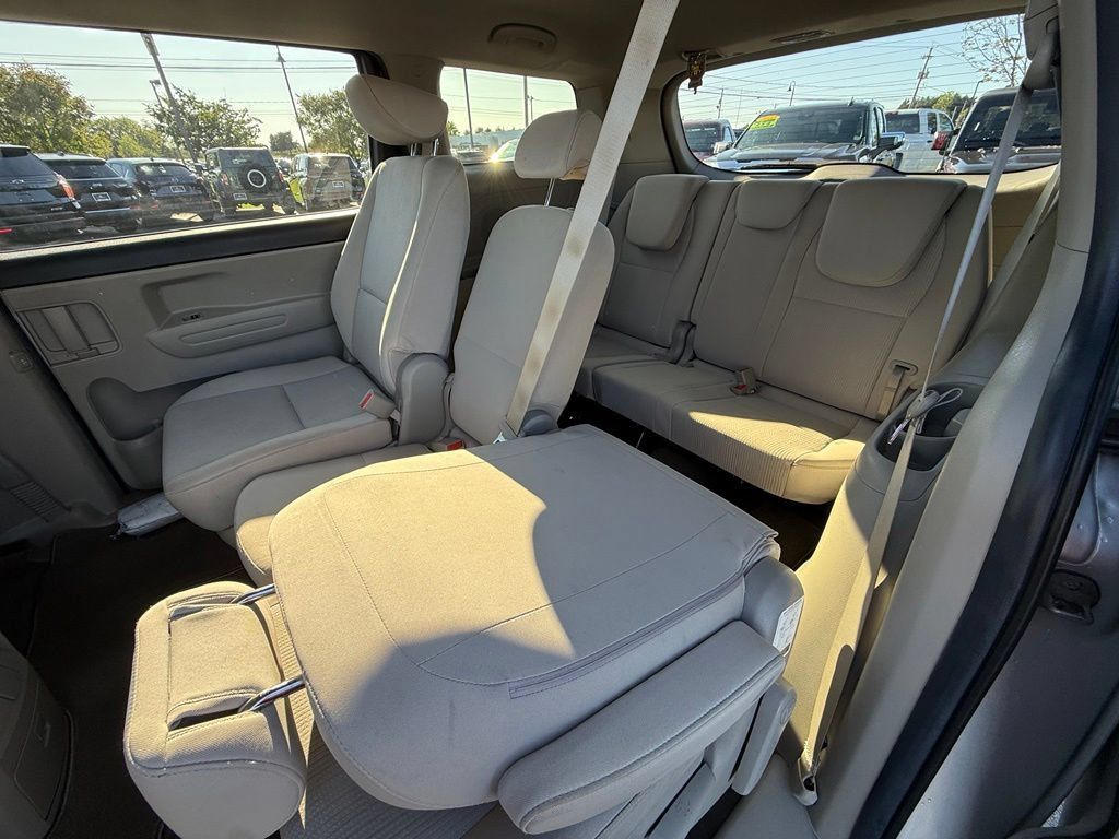 Used 2020 Kia Sedona LX FWD image 12
