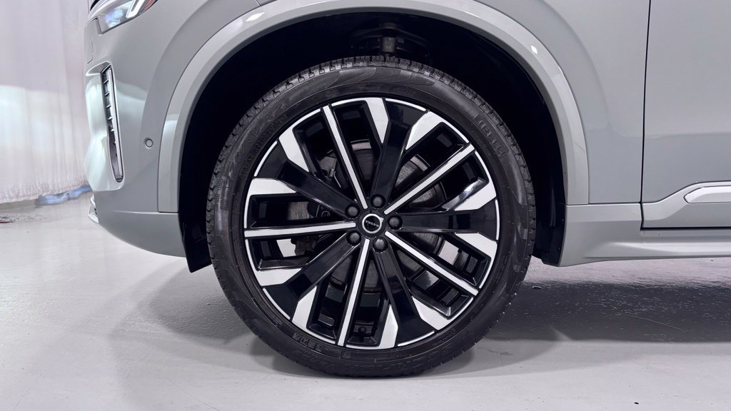 Certified 2025 Volvo XC90 B6 Ultra AWD/4WD image 30