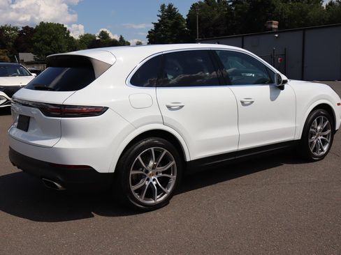 Used 2022 Porsche Cayenne AWD/4WD image 5
