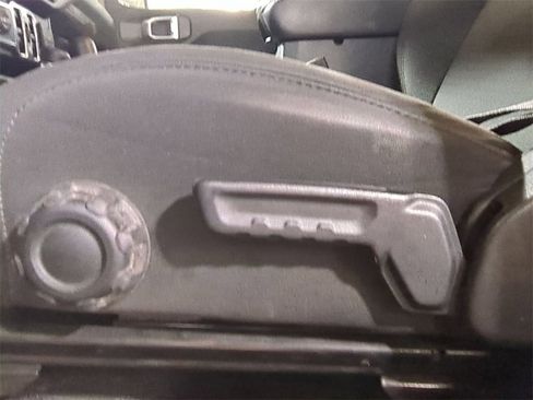 Used 2022 Jeep Gladiator Overland image 15