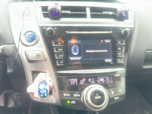 Used 2016 Toyota Prius V Two image 5