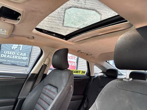 Used 2016 Ford Fusion SE FWD image 18