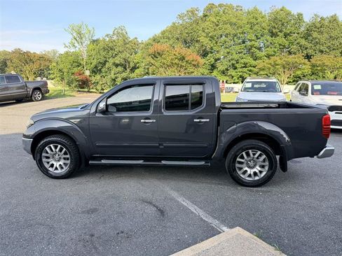 Used 2013 Nissan Frontier SL w/ Moonroof Pkg AWD/4WD image 8