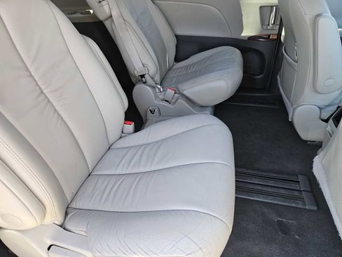 Used 2011 Toyota Sienna XLE image 14