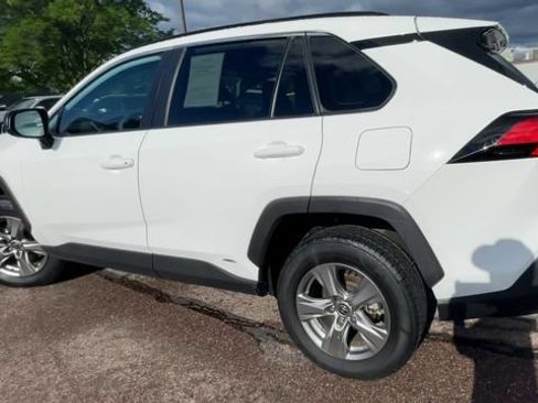 Used 2025 Toyota RAV4 LE AWD/4WD image 4