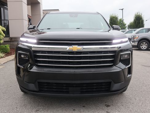Used 2026 Chevrolet Traverse LT w/ Sun and Wheel Package FWD image 4