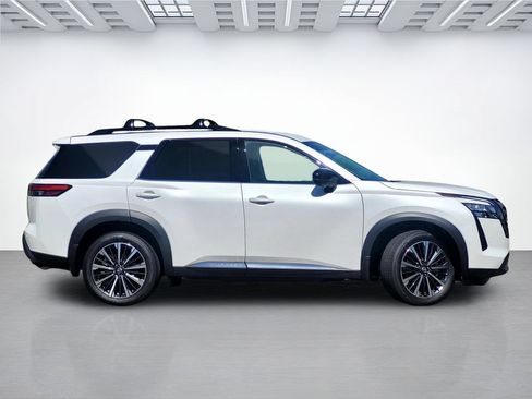 New 2026 Nissan Pathfinder Platinum w/ Cargo Package AWD/4WD image 3