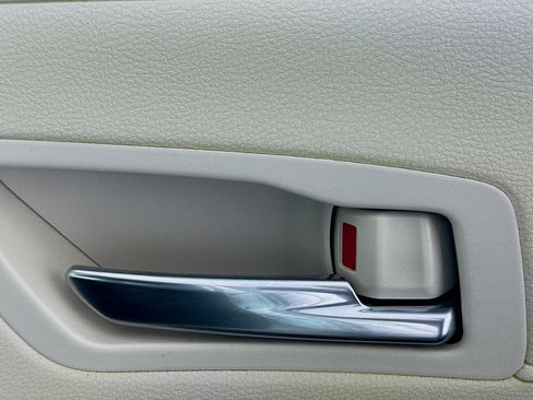 Used 2024 Toyota Sienna Platinum image 29