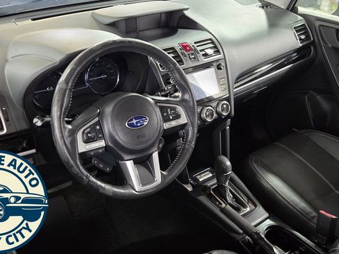 Used 2017 Subaru Forester 2.5i Touring AWD/4WD image 10