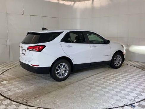 Used 2023 Chevrolet Equinox LS w/ LS Convenience Package FWD image 3