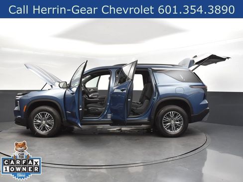 Used 2025 Chevrolet Traverse LT FWD image 37