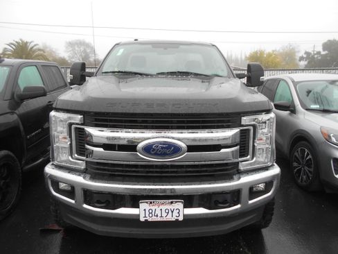 Used 2019 Ford F250 XLT w/ XLT Value Package image 2