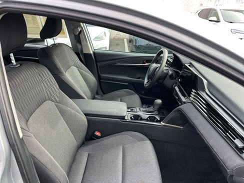 Used 2025 Toyota Camry LE image 35