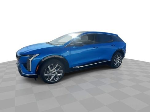 New 2025 Cadillac Optiq Luxury 1 image 8