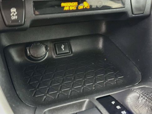 Used 2020 Toyota RAV4 LE FWD image 24