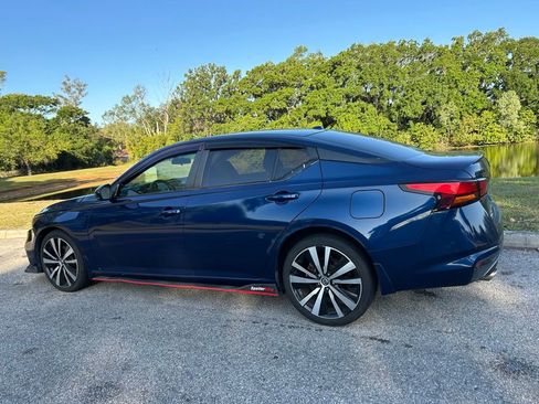 Used 2019 Nissan Altima 2.5 SR w/ SR Premium Package AWD/4WD image 3