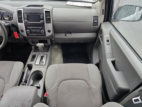 Used 2016 Nissan Frontier SV image 14