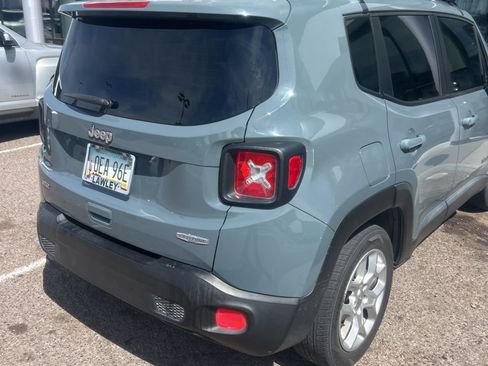 Used 2018 Jeep Renegade Latitude FWD image 8