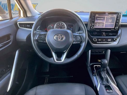 Used 2022 Toyota Corolla Cross LE w/ Black Badges Package (TMS) AWD/4WD image 8