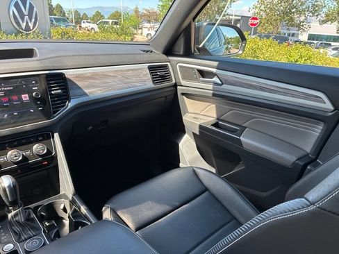 Used 2023 Volkswagen Atlas Cross Sport SE w/ Black Wheel Package AWD/4WD image 19