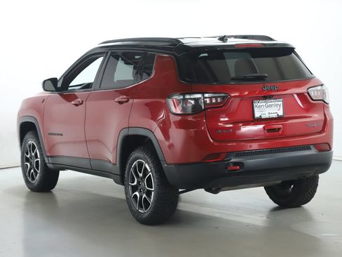 Used 2025 Jeep Compass Trailhawk AWD/4WD image 39