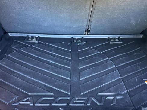 Used 2012 Hyundai Accent SE FWD image 18